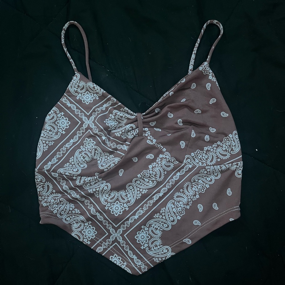 This has never been worn , the brand is Liz&Sara